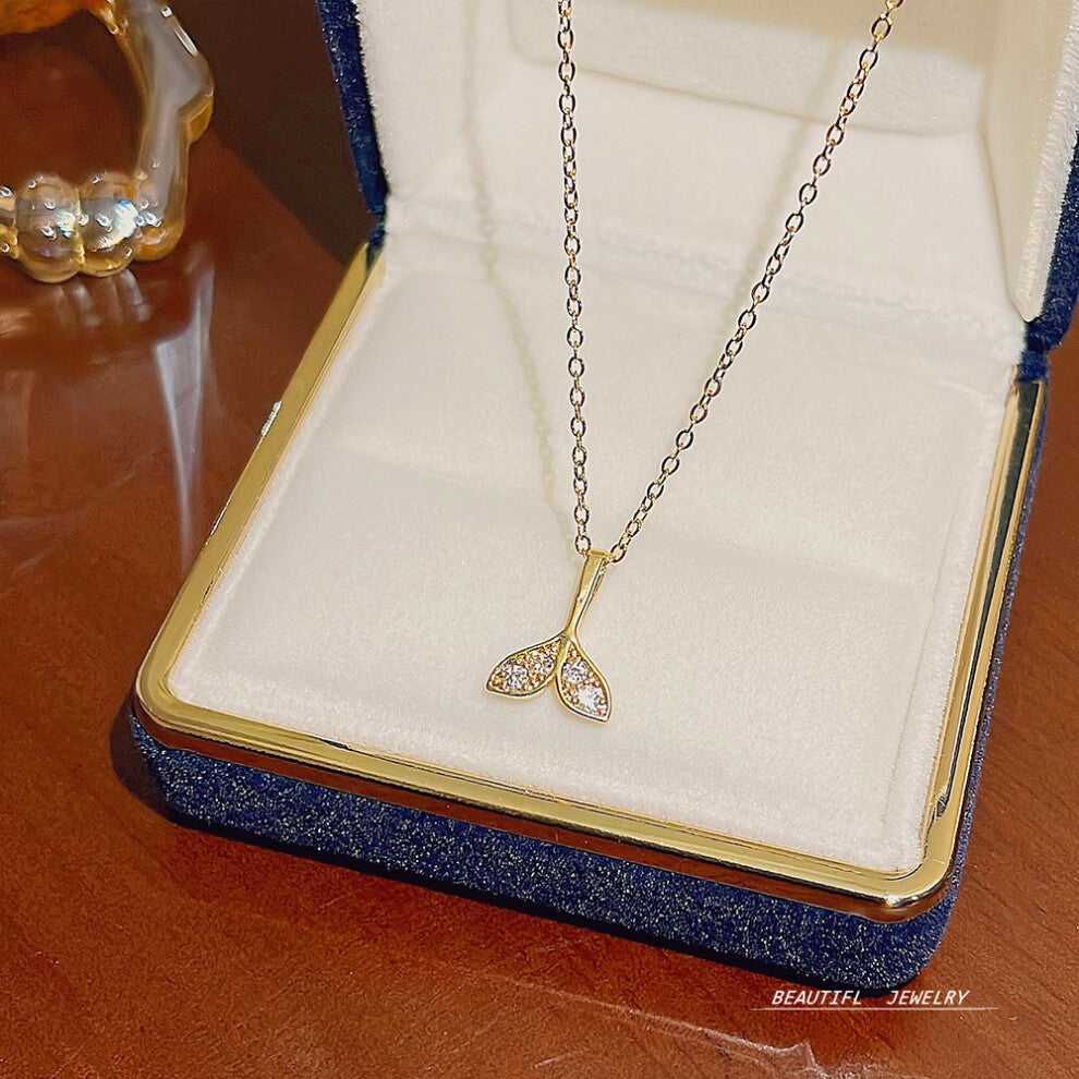 (X060) A versatile and high-end pendant with a niche design and a simple collarbone chain