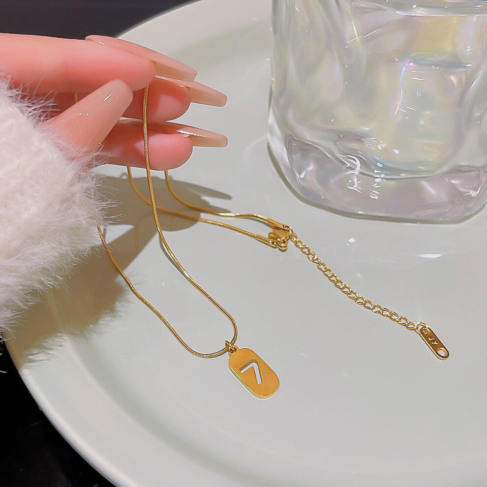 (X133) A versatile and high-end pendant with a niche design and a simple collarbone chain