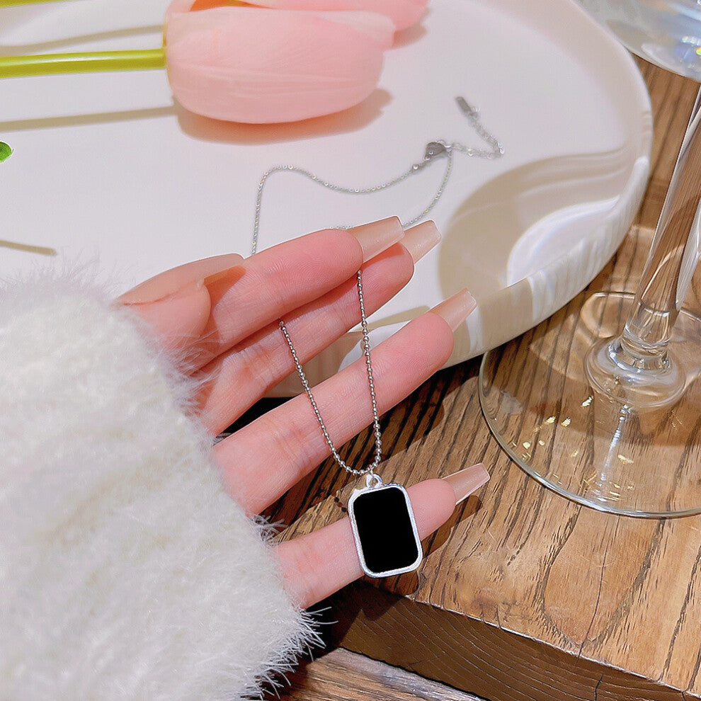 (X141) A versatile and high-end pendant with a niche design and a simple collarbone chain