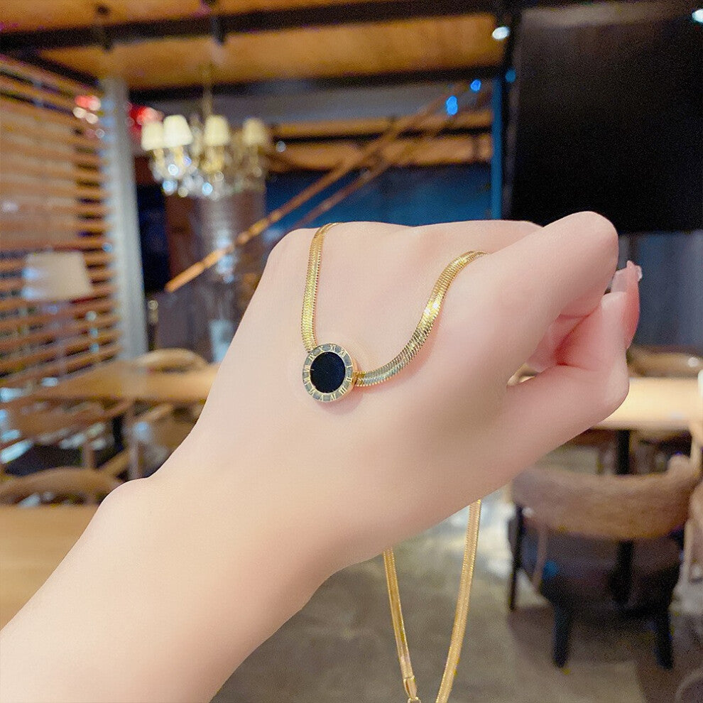 (X142) A versatile and high-end pendant with a niche design and a simple collarbone chain