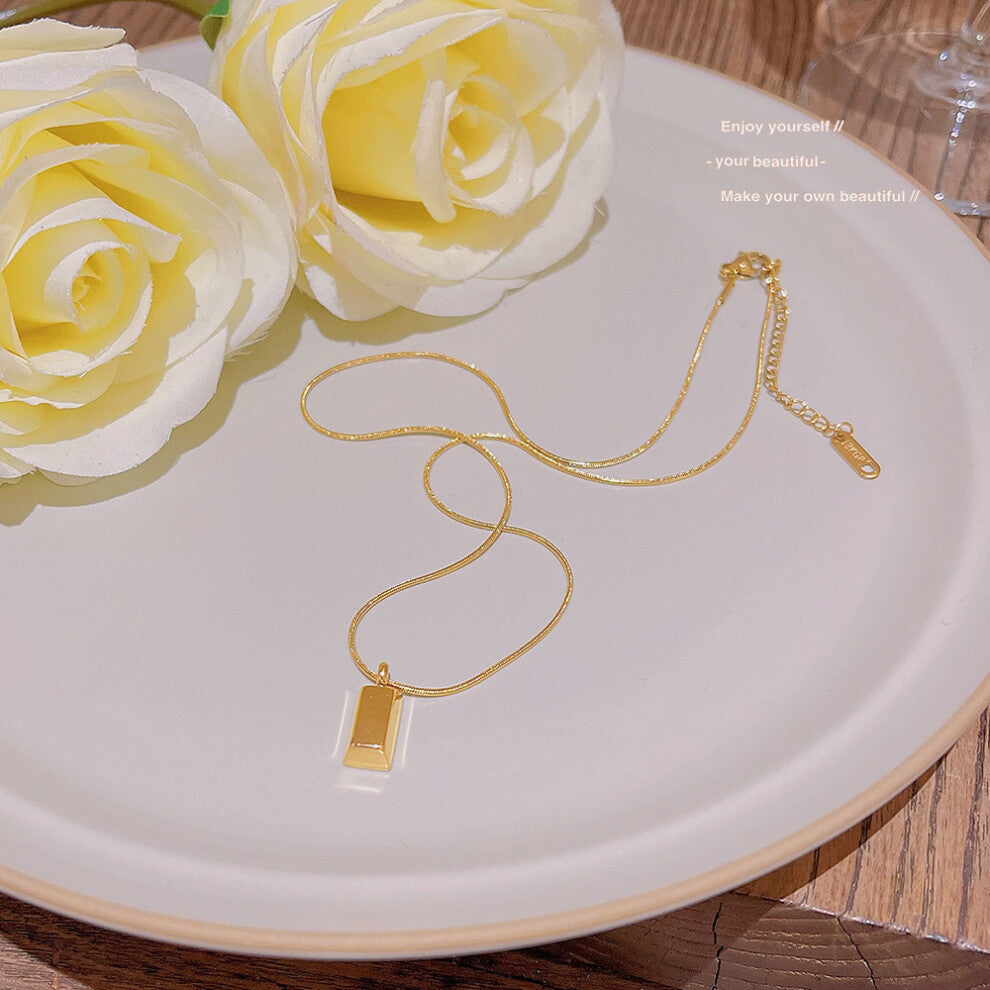 (X151) A versatile and high-end pendant with a niche design and a simple collarbone chain