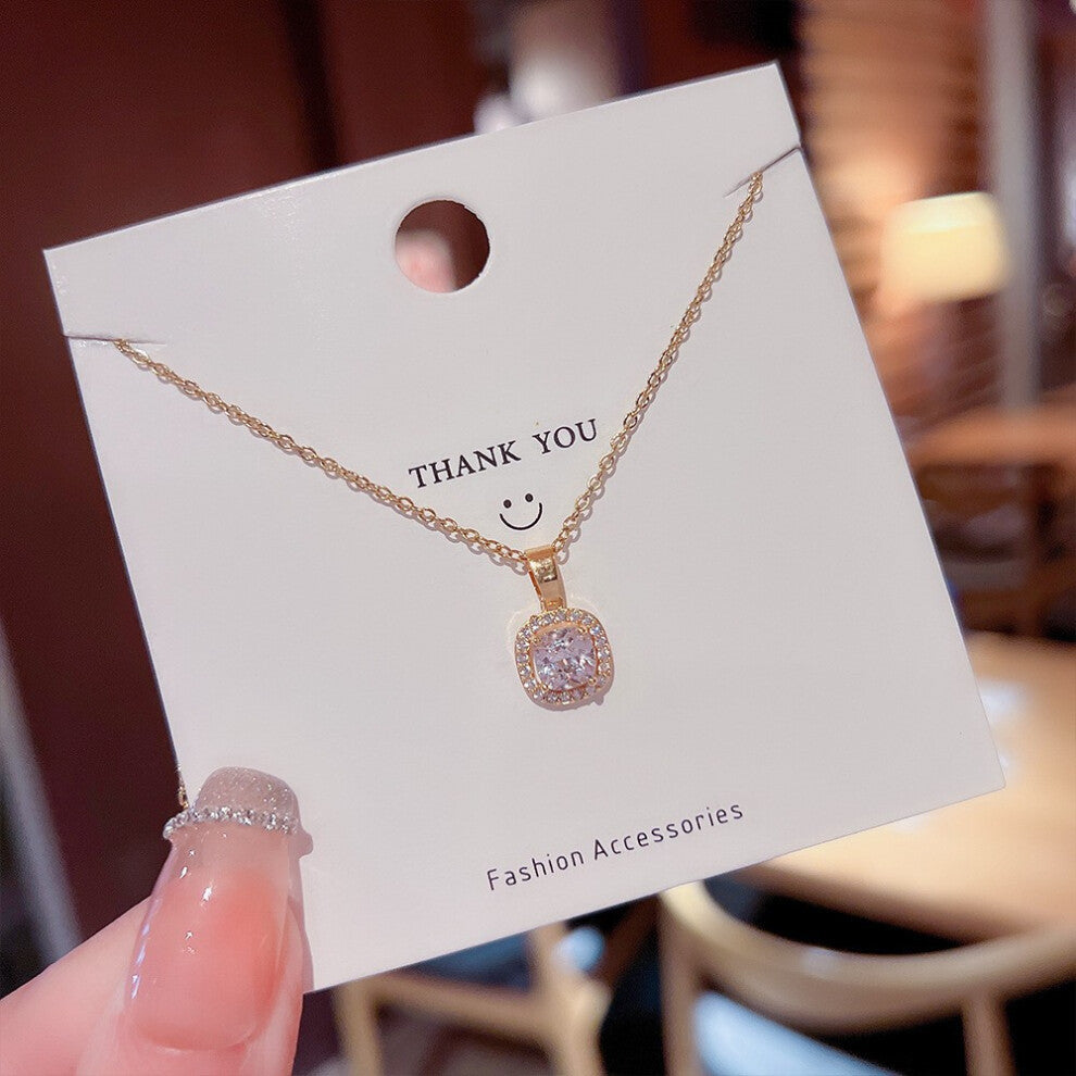 (X182) A versatile and high-end pendant with a niche design and a simple collarbone chain