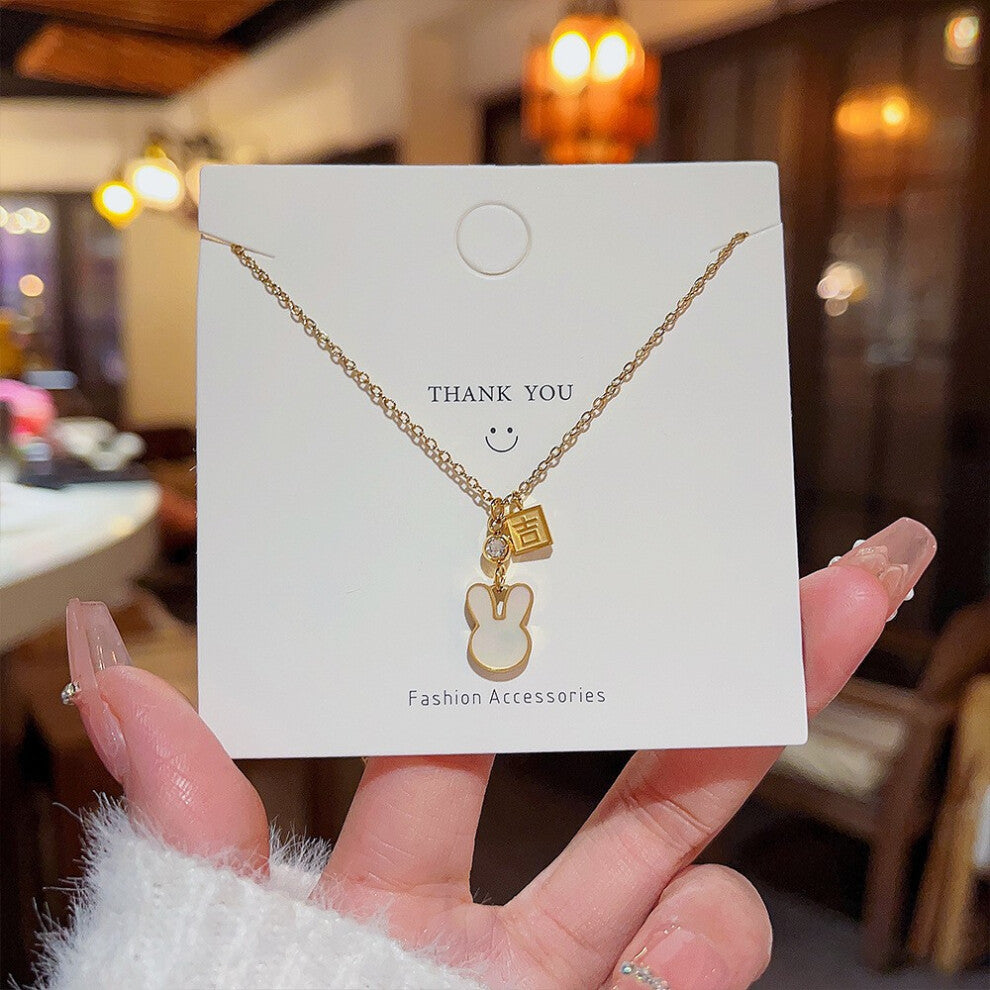 (X402) A versatile and high-end pendant with a niche design and a simple collarbone chain