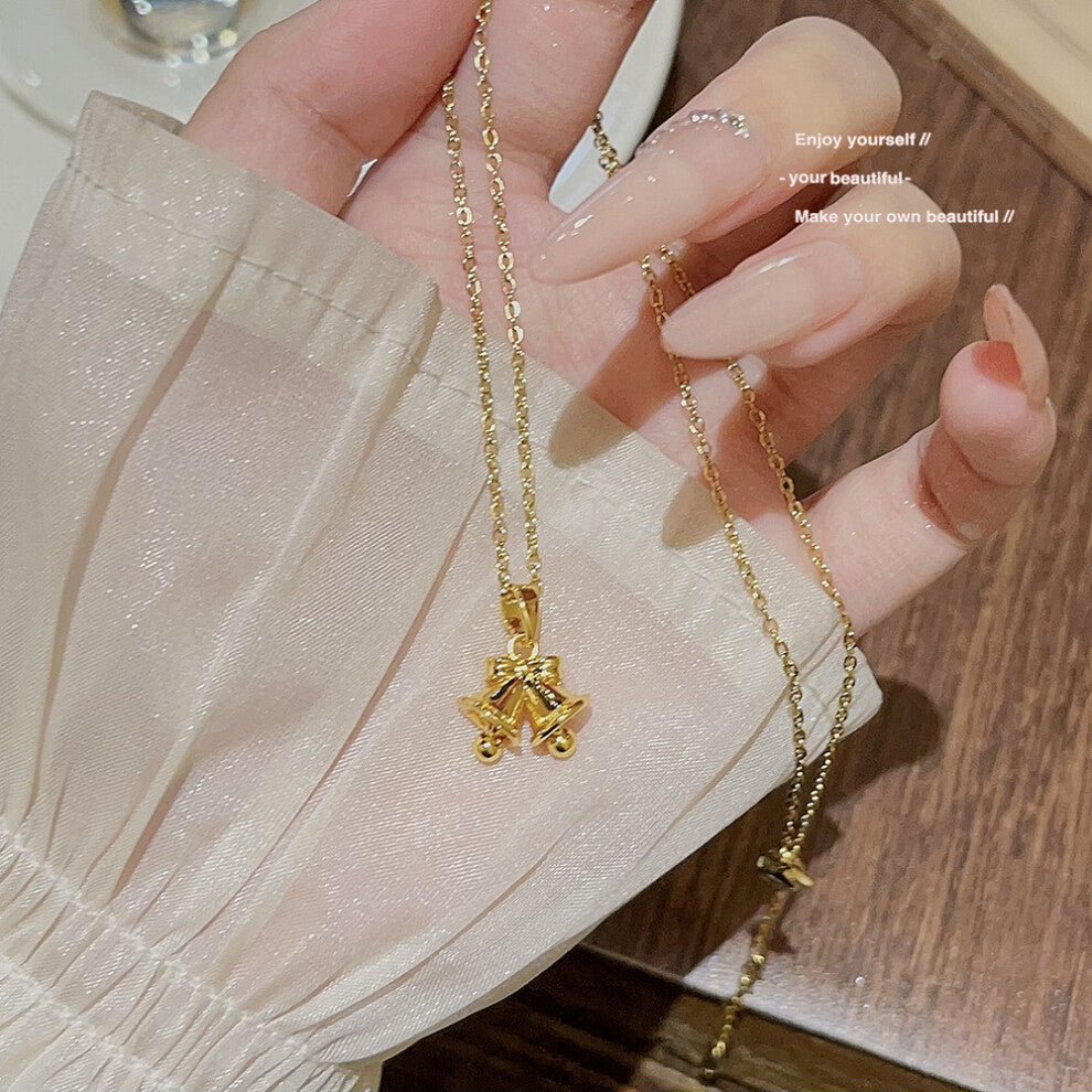 (X472) A versatile and high-end pendant with a niche design and a simple collarbone chain