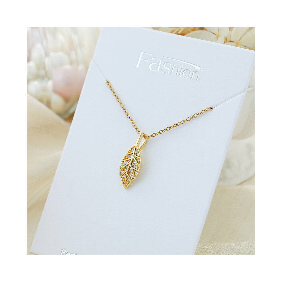 (?X108JB?) A light luxury titanium steel necklace that is versatile for women and exudes a sense of luxury. A pendant with a simple collarbone chain