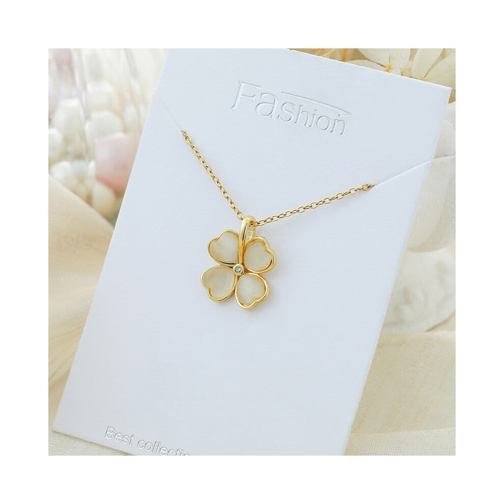 (?X274JB?) A light luxury titanium steel necklace that is versatile for women and exudes a sense of luxury. A pendant with a simple collarbone chain