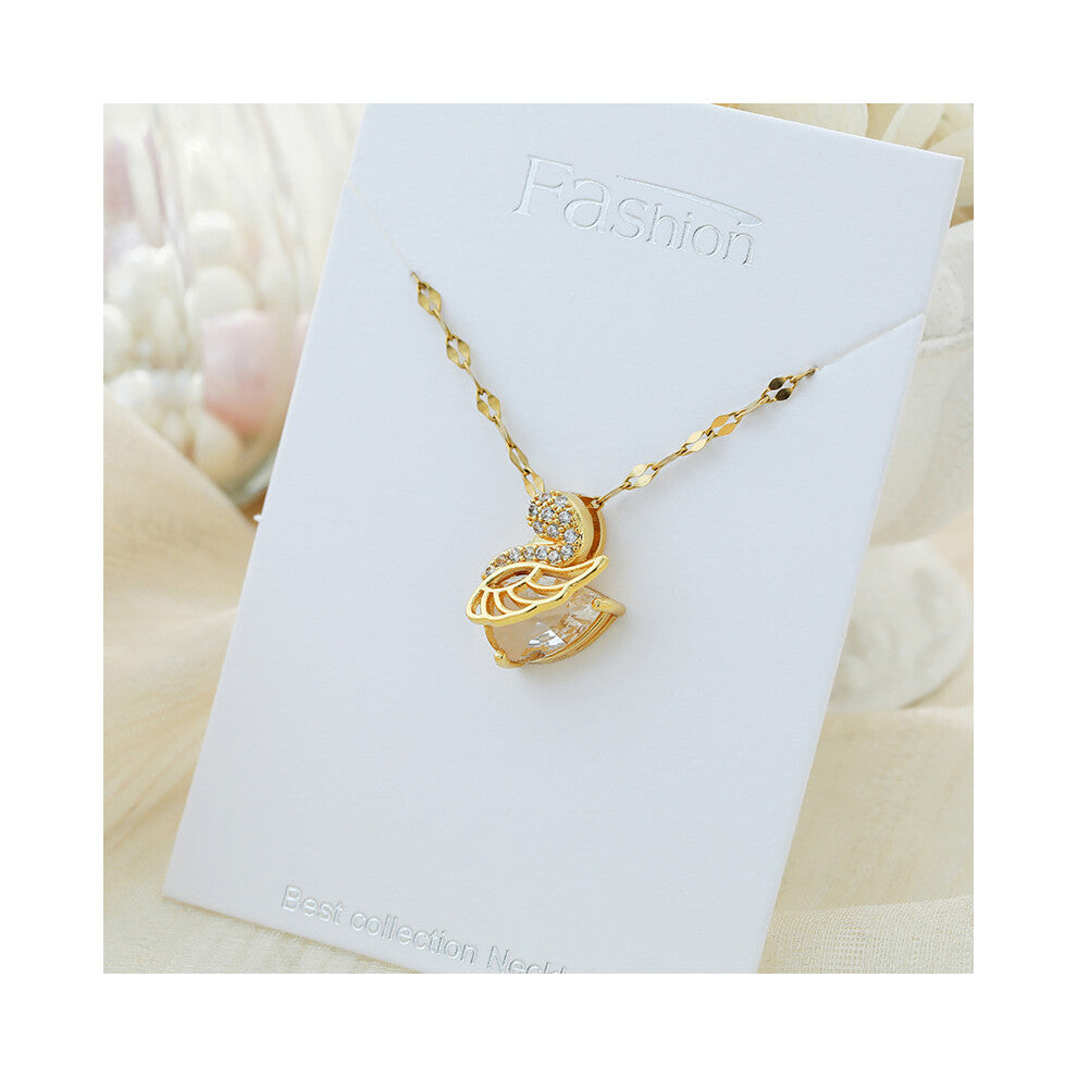 (?X4025JB?) A light luxury titanium steel necklace that is versatile for women and exudes a sense of luxury. A pendant with a simple collarbone chain