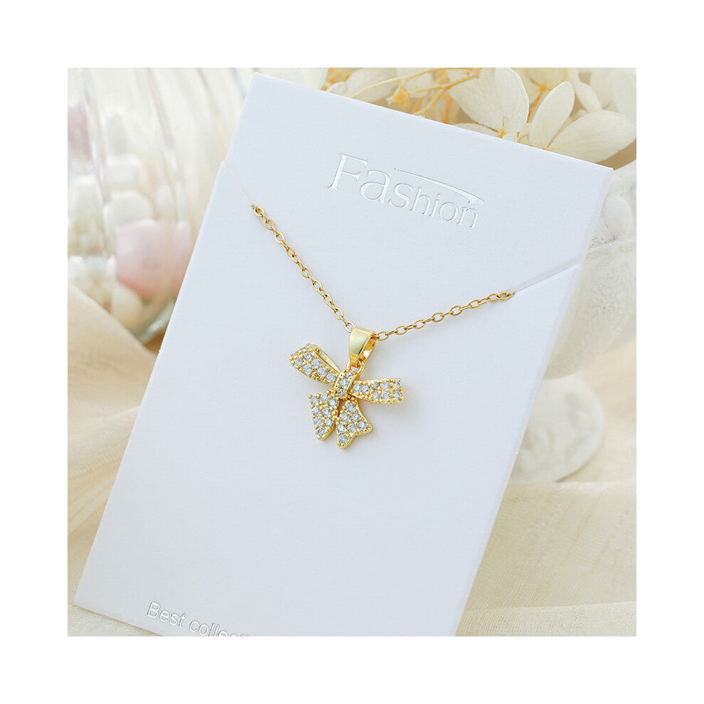 (?X5011JB?) A light luxury titanium steel necklace that is versatile for women and exudes a sense of luxury. A pendant with a simple collarbone chain