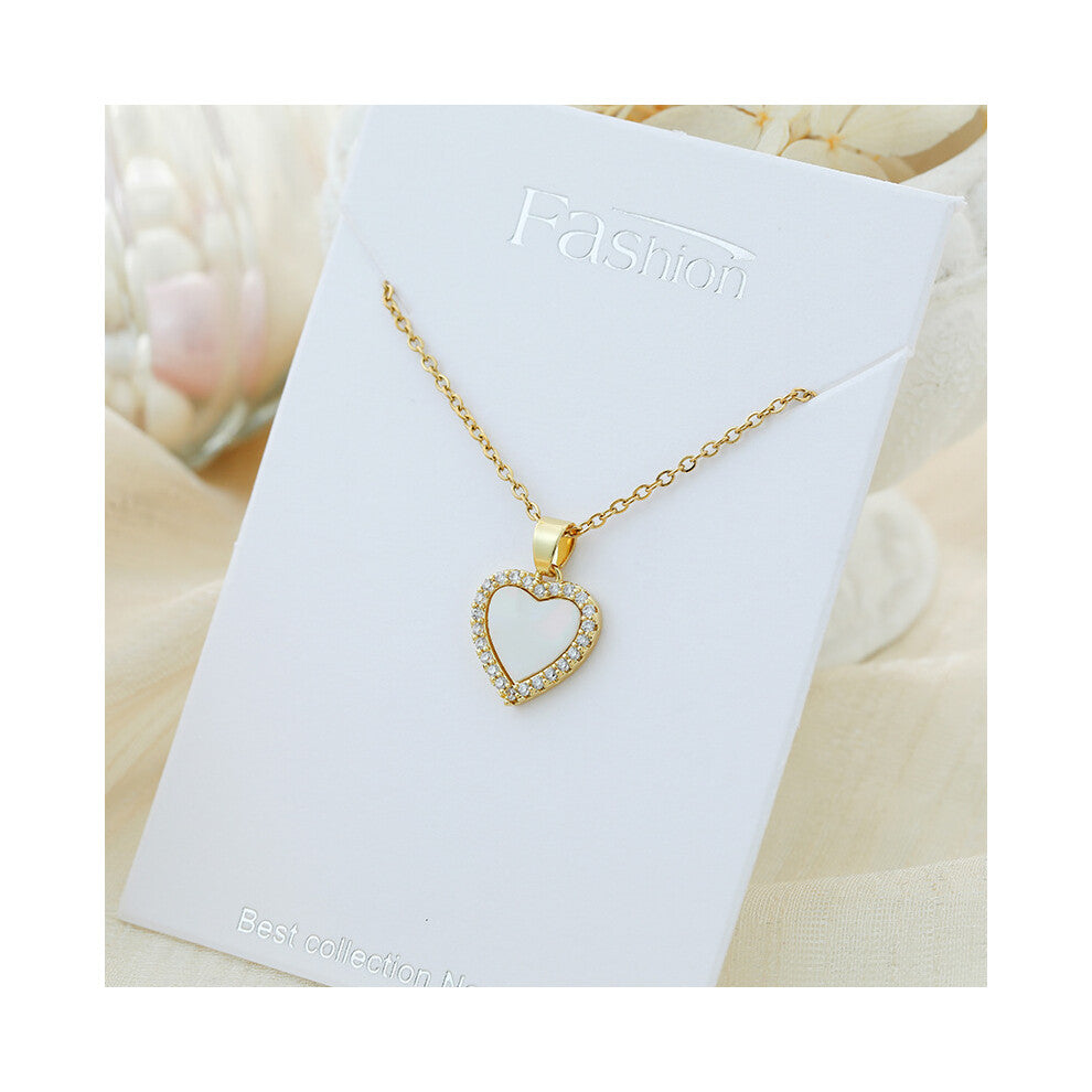 (?X652JB?) A light luxury titanium steel necklace that is versatile for women and exudes a sense of luxury. A pendant with a simple collarbone chain