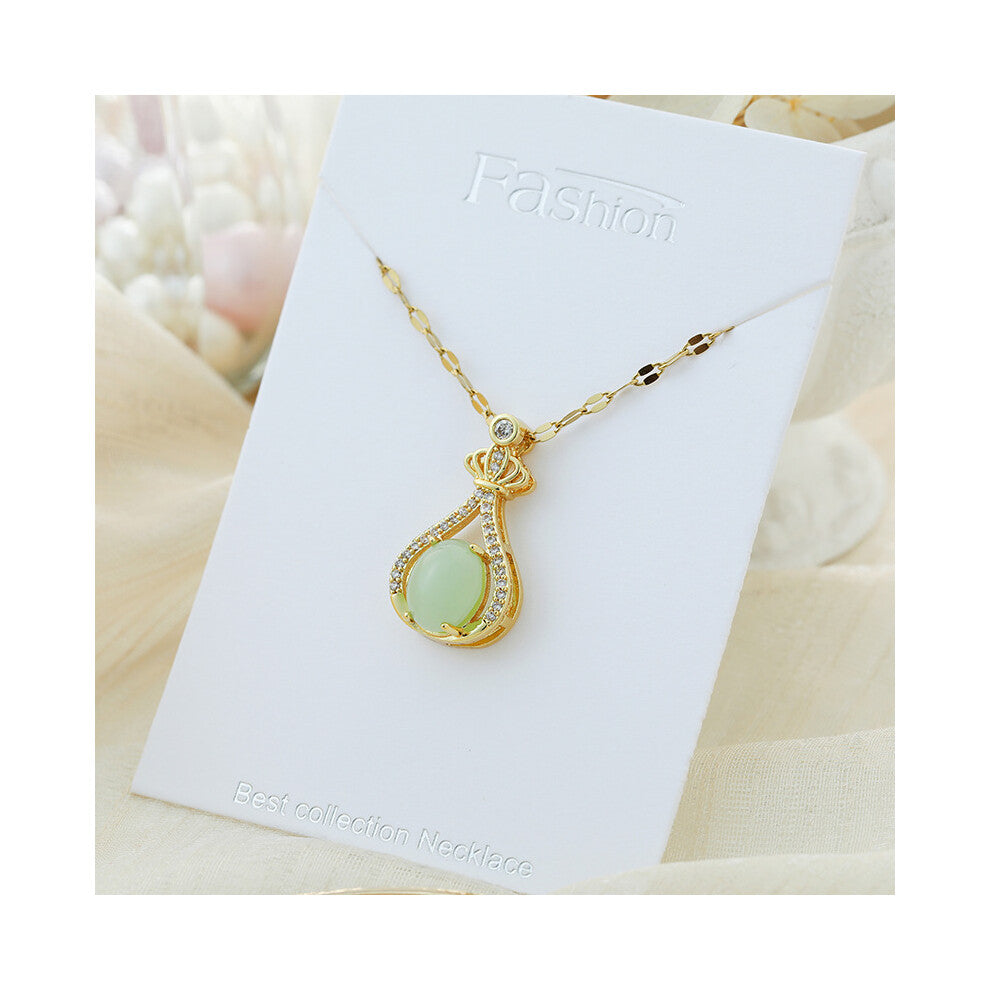 (?X710JL?) A light luxury titanium steel necklace that is versatile for women and exudes a sense of luxury. A pendant with a simple collarbone chain
