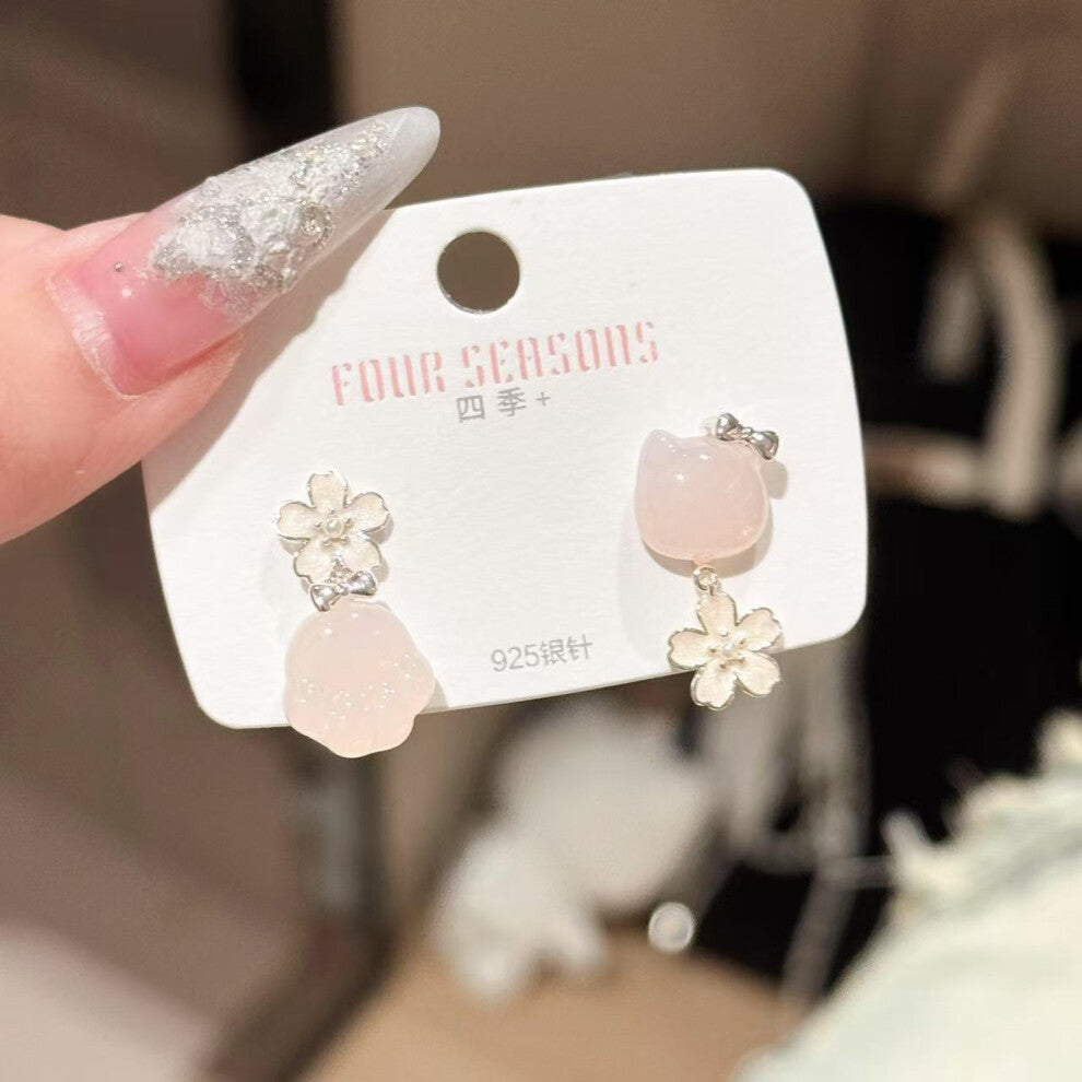 (Cherry blossom cat PAWS silver) Flower necklace, a niche pink new cat neck chain and collarbone chain, a light luxury and high-end necklace