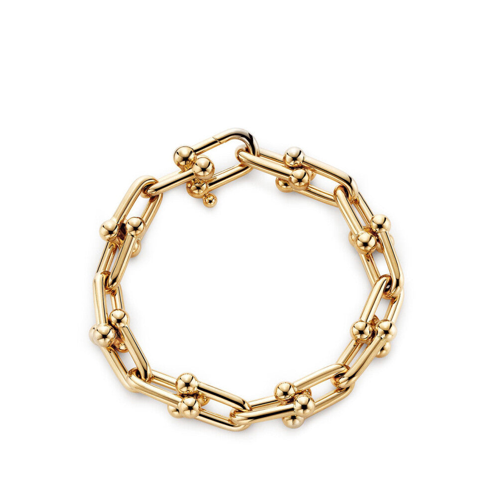 (A medium-sized horseshoe bracelet in golden yellow, 19cm) The classic T family horseshoe bracelet, with a fashionable design and diamond-encrusted, i
