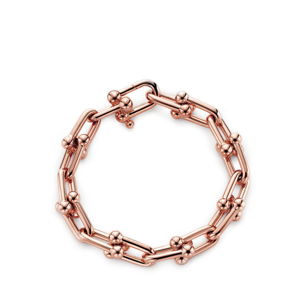 (Rose gold horseshoe bracelet, 19cm) The classic T family horseshoe bracelet, with a fashionable design and diamond-encrusted, is a light luxury and p