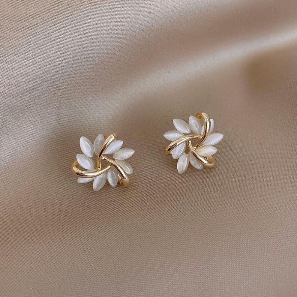 New Classic  Luxury Party Girls Unusual Earrings Elegant  Petal Round Stud Earrings For Women Lm