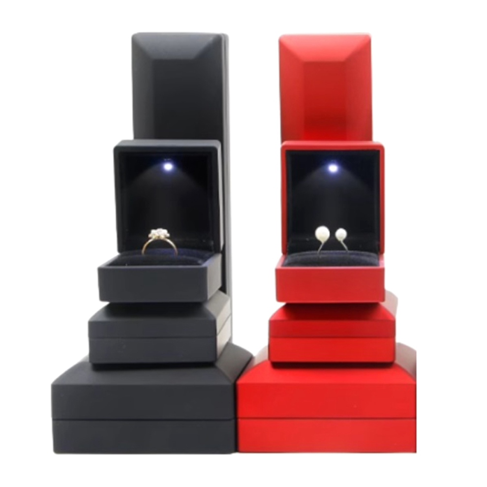 Fashion LED Light Necklace Long Chain Box Pendant Holder for Wedding A