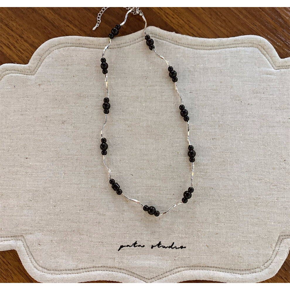 (Black bead silver irregular necklace) New dopamine colored stone beaded necklace fashionable niche design clavicle chain versatile necklace