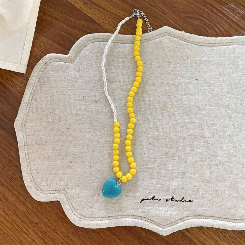 (Green Heart Yellow Beaded Imitation Pearl Necklace) New dopamine colored stone beaded necklace fashionable niche design clavicle chain versatile neck