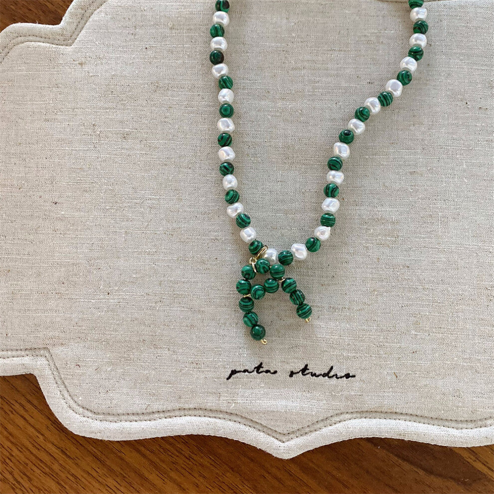 (Green Alphabet-A Beaded Imitation Pearl Necklace) New black pearl beaded bow necklace fashionable niche design clavicle chain versatile necklace