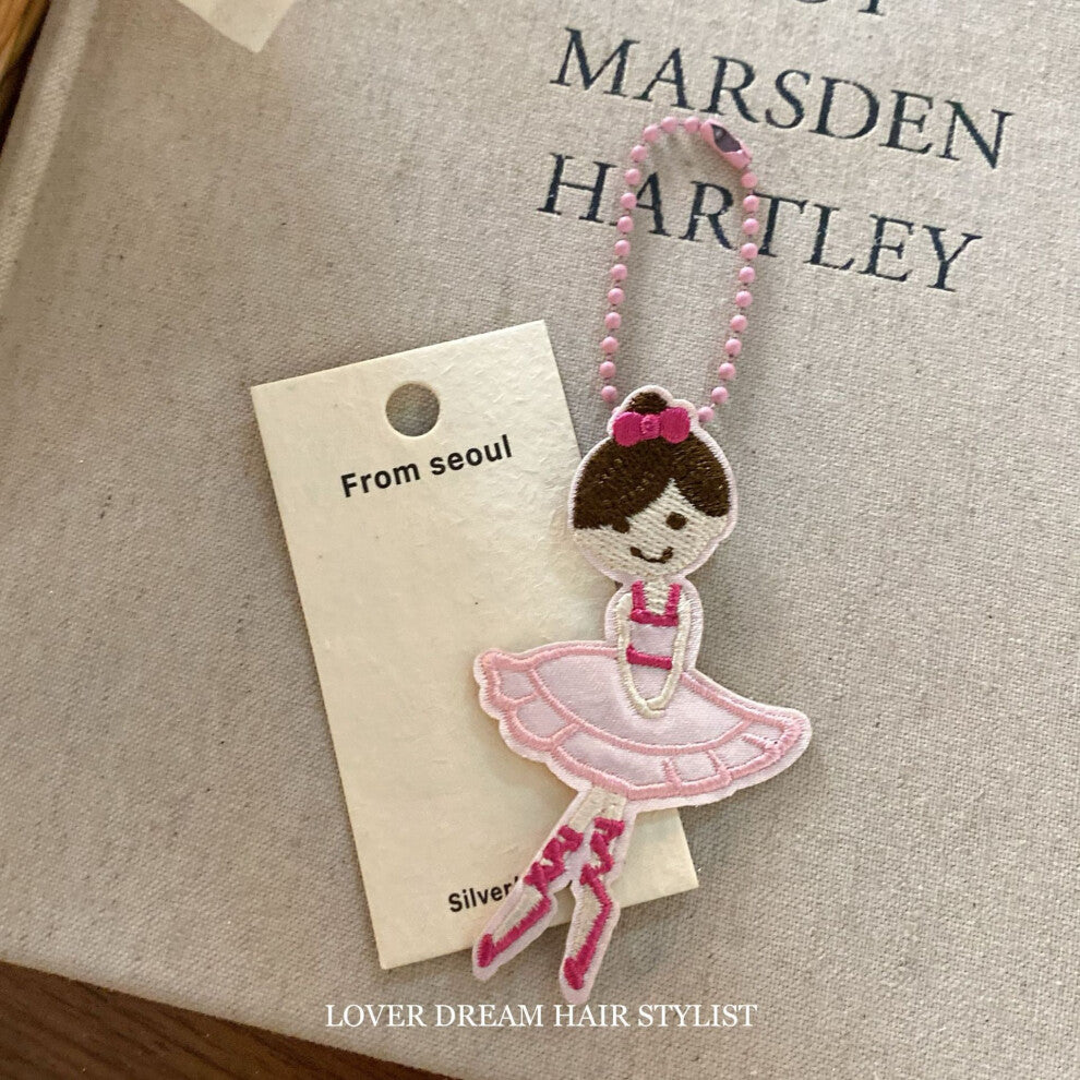 (Dancing little girl pink bead necklace) New colorful bow bear rabbit princess keychain sweet and cute bead chain bag pendant for women