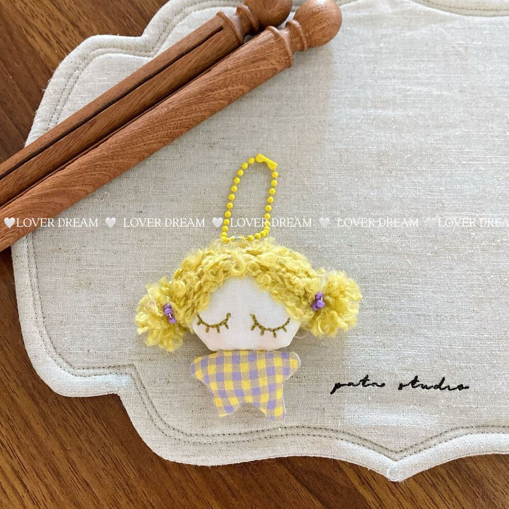 (Yellow bead necklace yellow long hair girl pendant) New cartoon rabbit bear bead chain keychain cute niche design pendant versatile bag pendant