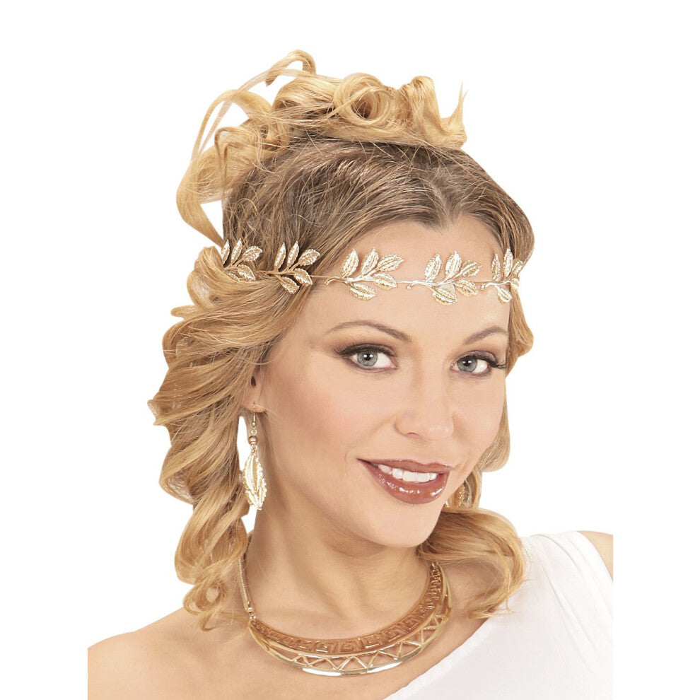 Queen women's golden necklace