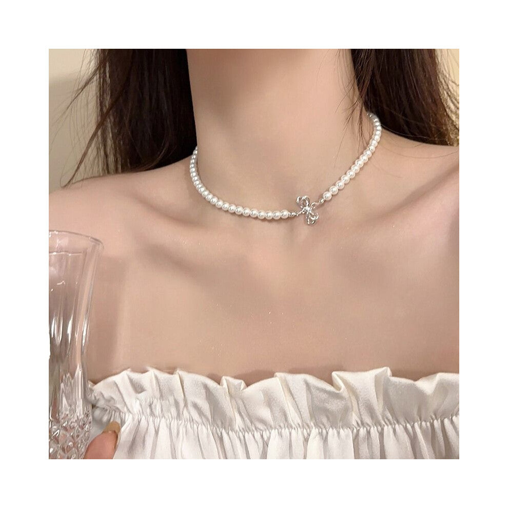 (MY30581) Ins-style pearl necklace, a versatile and niche design for women, exudes a sense of high-end luxury. Collarbone chain, heart-shaped pendant