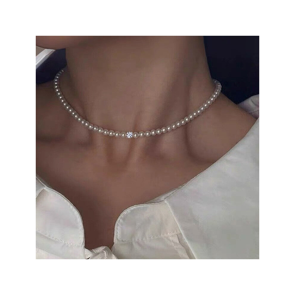 (MY32317) Ins-style pearl necklace, a versatile and niche design for women, exudes a sense of high-end luxury. Collarbone chain, heart-shaped pendant