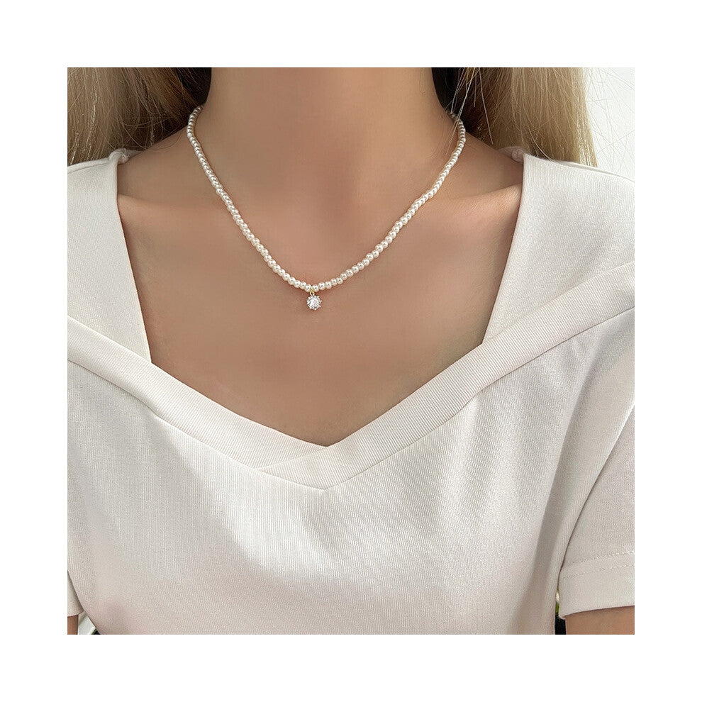 (MY32476) Ins-style pearl necklace, a versatile and niche design for women, exudes a sense of high-end luxury. Collarbone chain, heart-shaped pendant