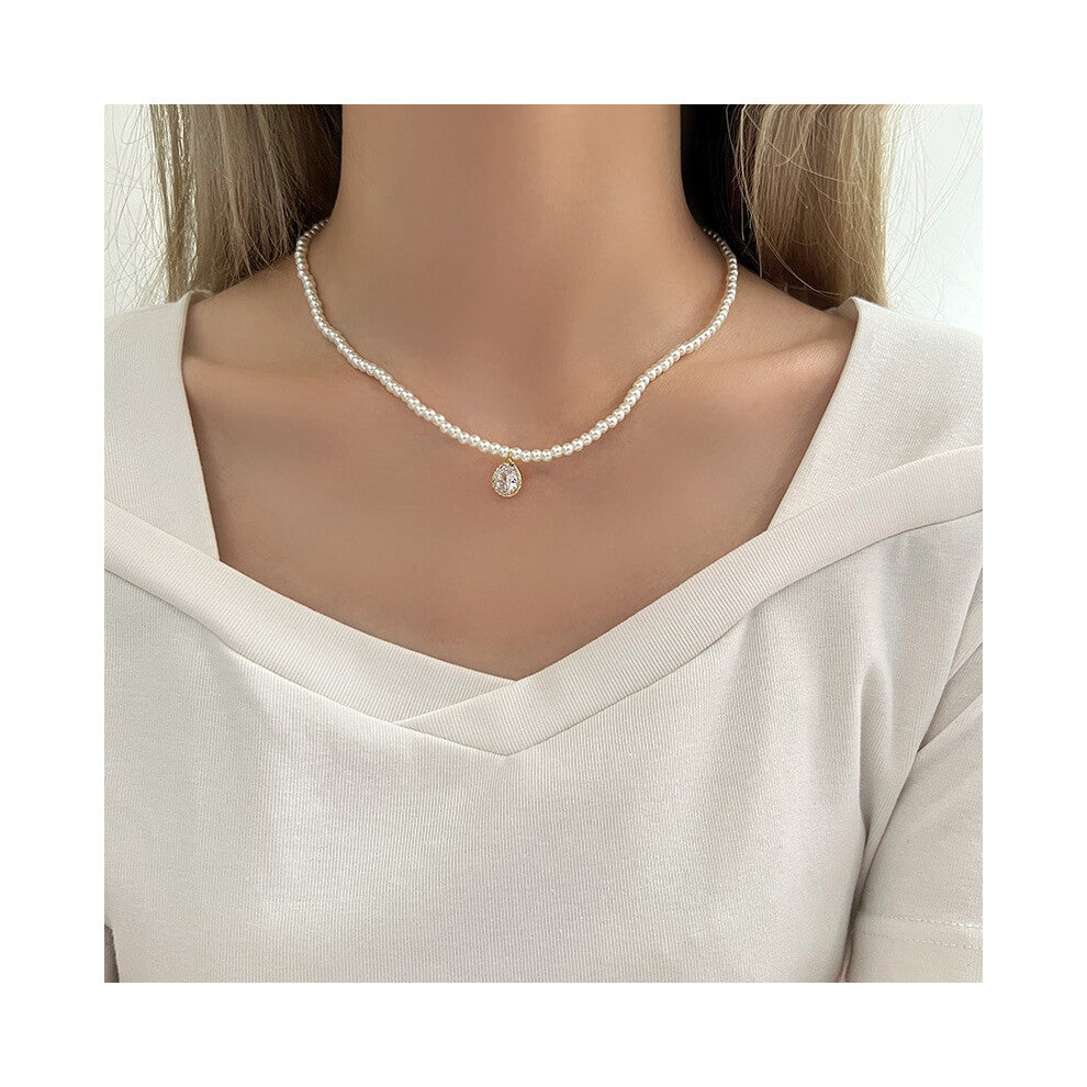 (MY32749) Ins-style pearl necklace, a versatile and niche design for women, exudes a sense of high-end luxury. Collarbone chain, heart-shaped pendant