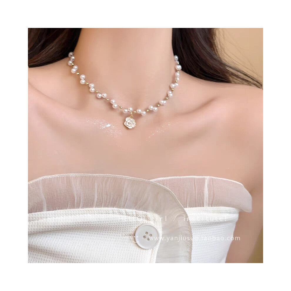 (MY33209) Ins-style pearl necklace, a versatile and niche design for women, exudes a sense of high-end luxury. Collarbone chain, heart-shaped pendant