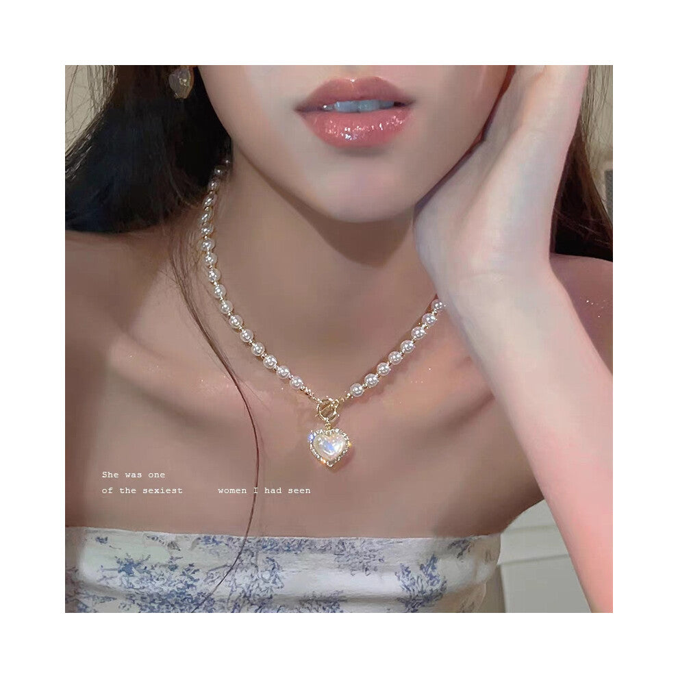 (MY33221) Ins-style pearl necklace, a versatile and niche design for women, exudes a sense of high-end luxury. Collarbone chain, heart-shaped pendant