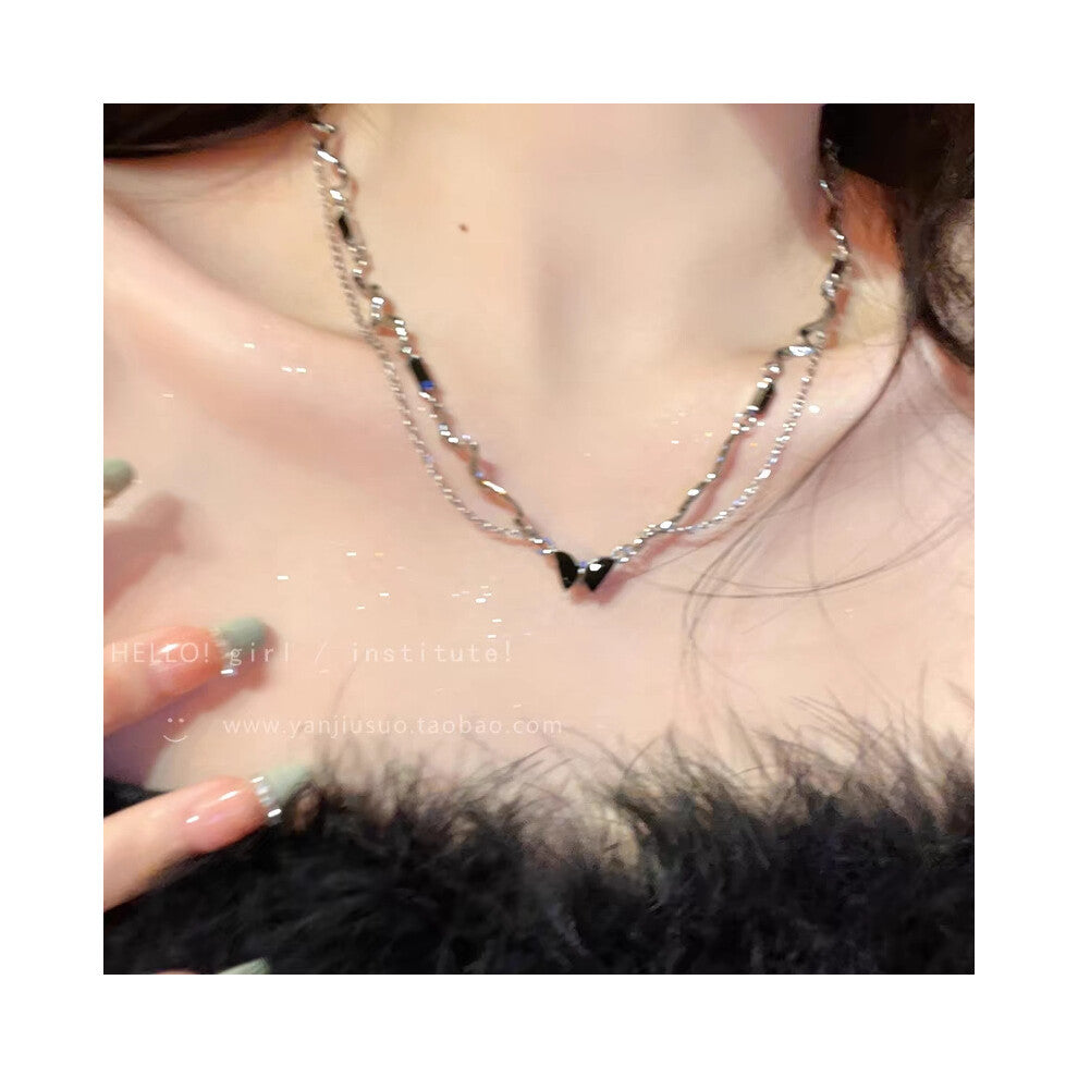 (MY33231) Ins-style pearl necklace, a versatile and niche design for women, exudes a sense of high-end luxury. Collarbone chain, heart-shaped pendant