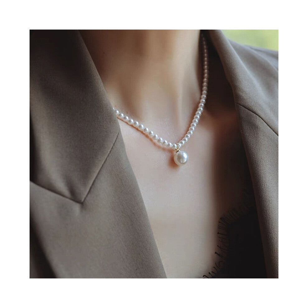 (MY35462) Ins-style pearl necklace, a versatile and niche design for women, exudes a sense of high-end luxury. Collarbone chain, heart-shaped pendant