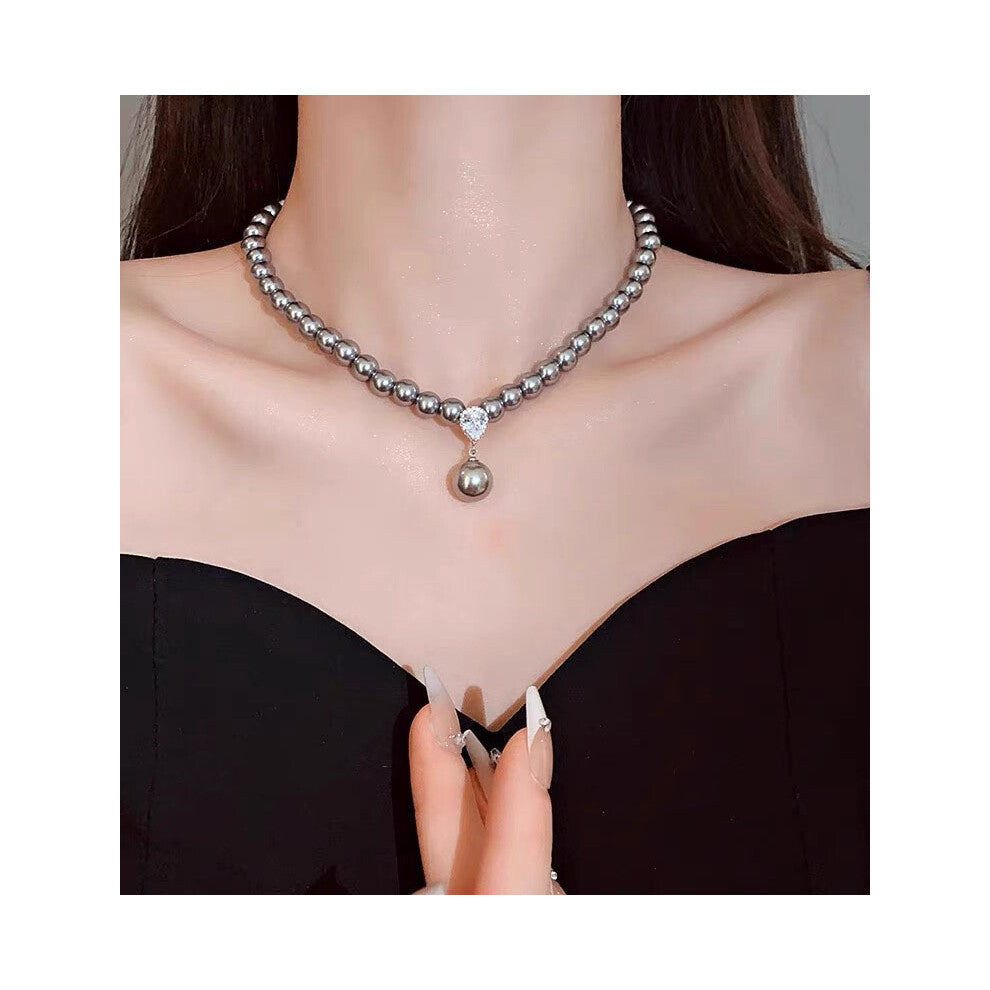 (MY37245) Ins-style pearl necklace, a versatile and niche design for women, exudes a sense of high-end luxury. Collarbone chain, heart-shaped pendant