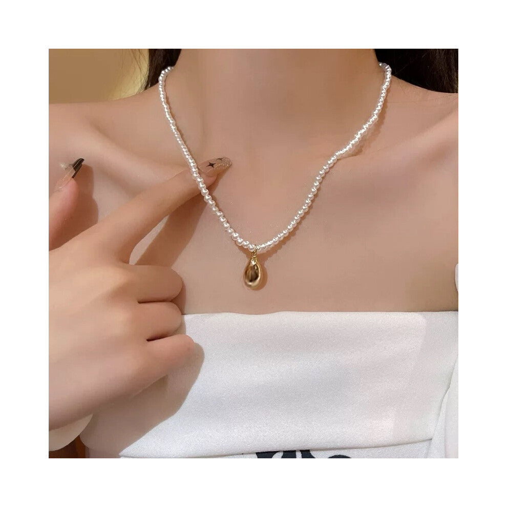 (MY37324) Ins-style pearl necklace, a versatile and niche design for women, exudes a sense of high-end luxury. Collarbone chain, heart-shaped pendant