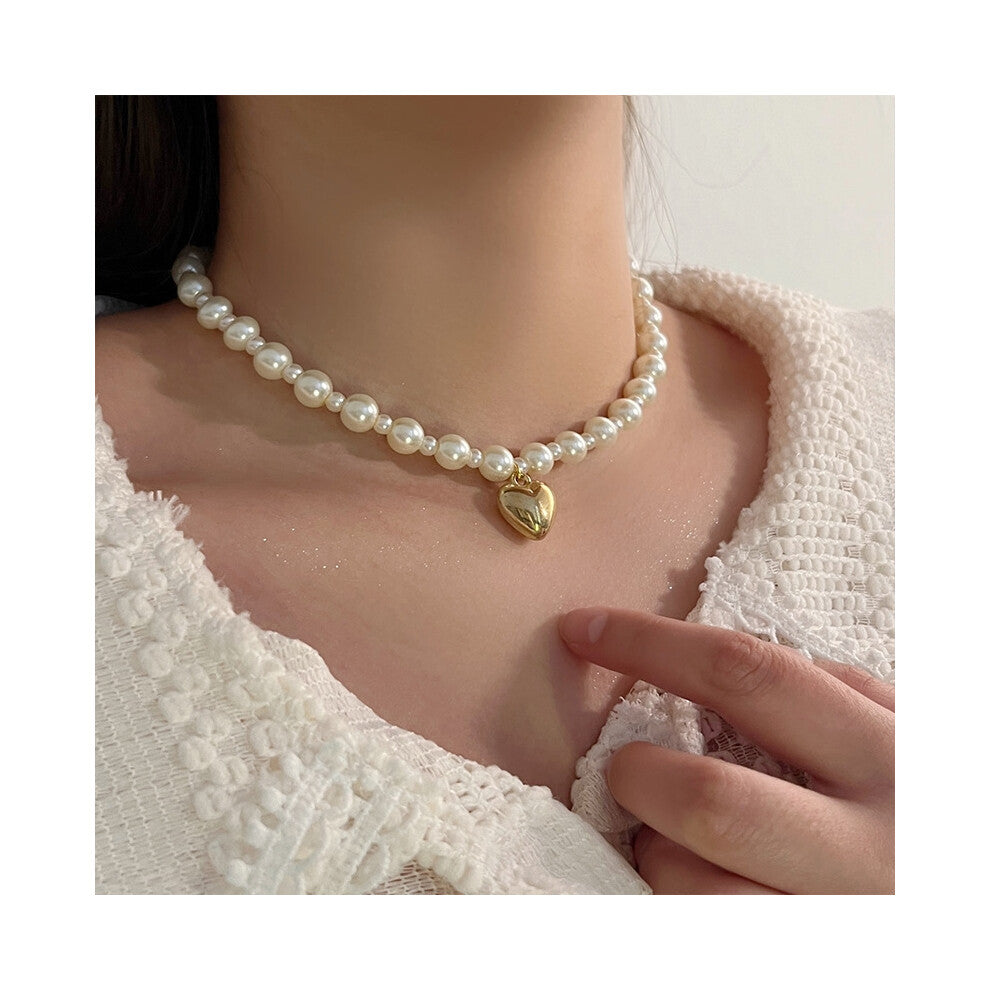 (MY37545) Ins-style pearl necklace, a versatile and niche design for women, exudes a sense of high-end luxury. Collarbone chain, heart-shaped pendant