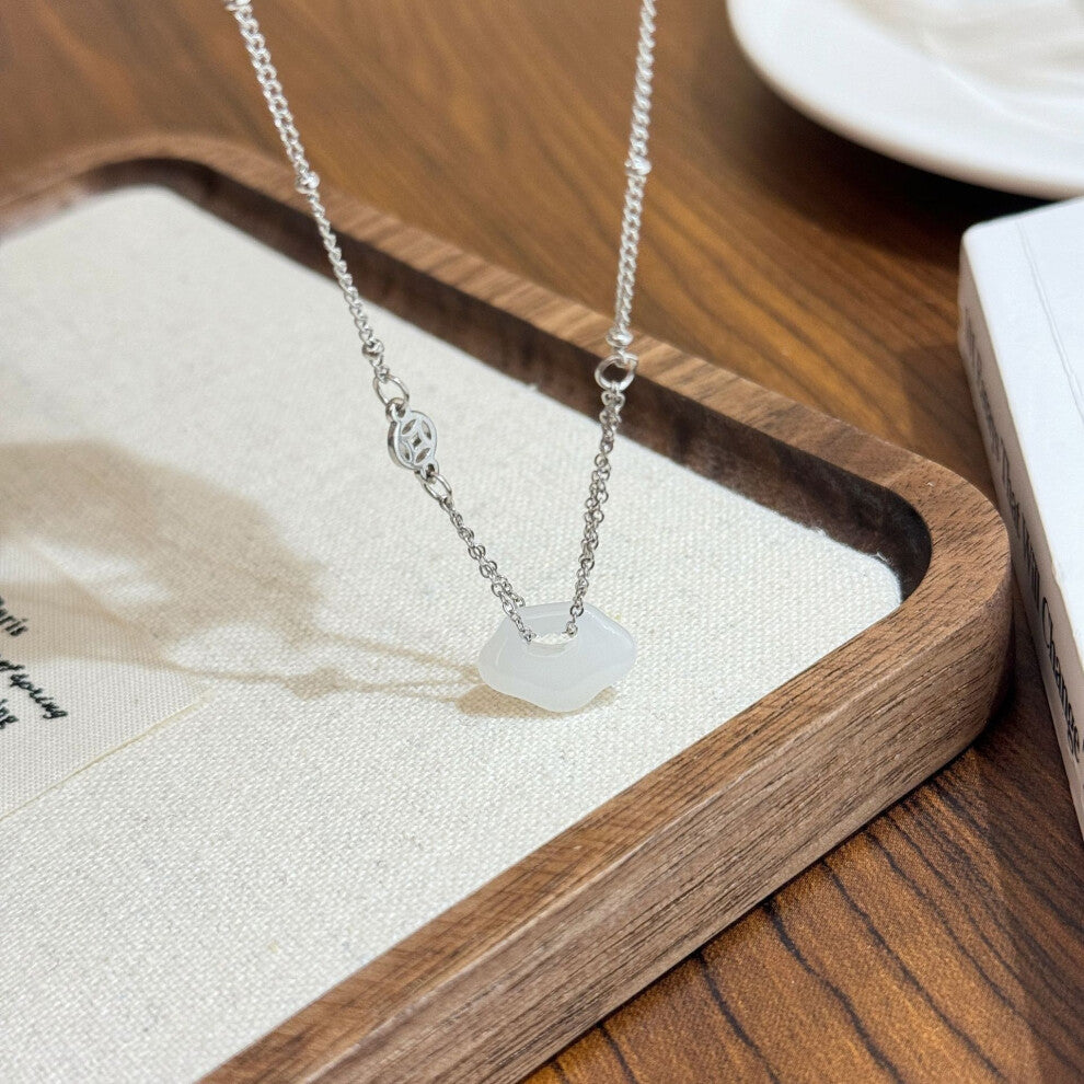 (TXL375) A fashionable and high-end necklace with an ins design for women, sweet and versatile collarbone chain