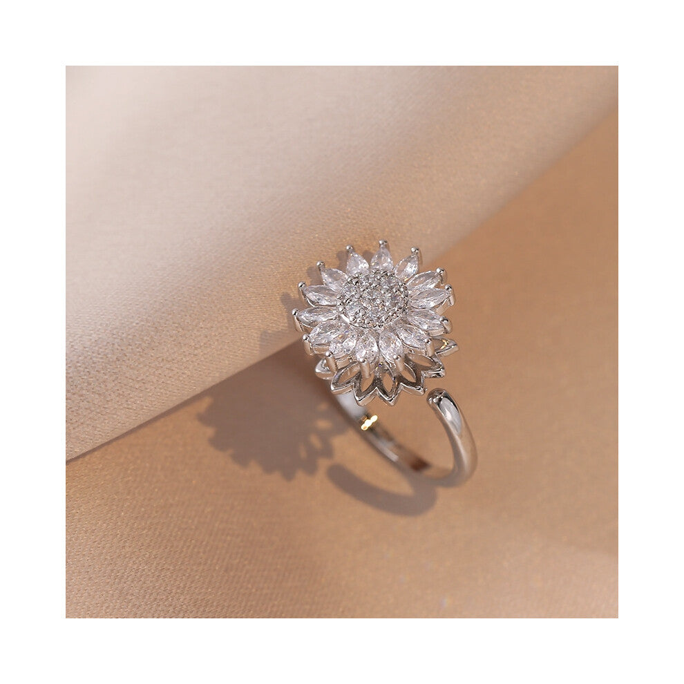 (Steel-colored sunflower ring) New diamond-encrusted sunflower ins ring with rotatable collarbone chain accessory from Sunflower