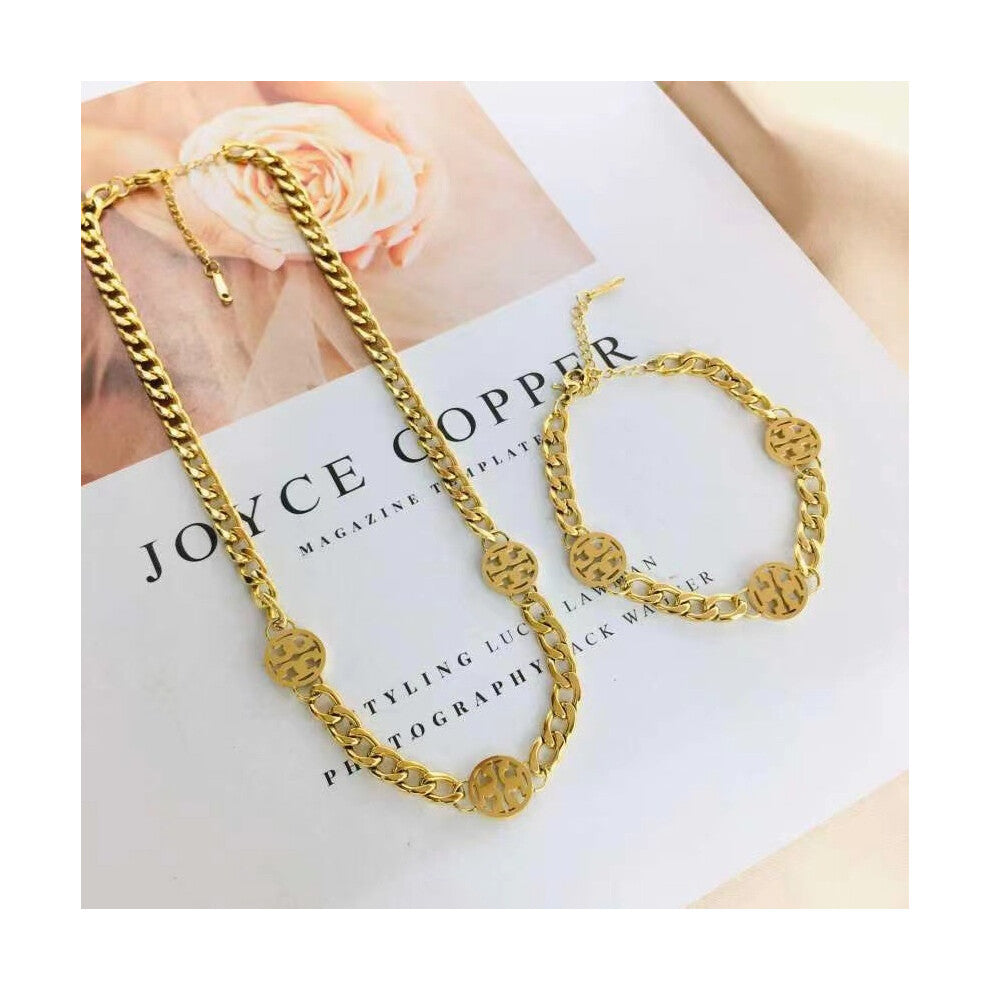 (A) A full-body titanium steel necklace, a fashionable and personalized 18K gold electroplated collarbone chain accessory for women