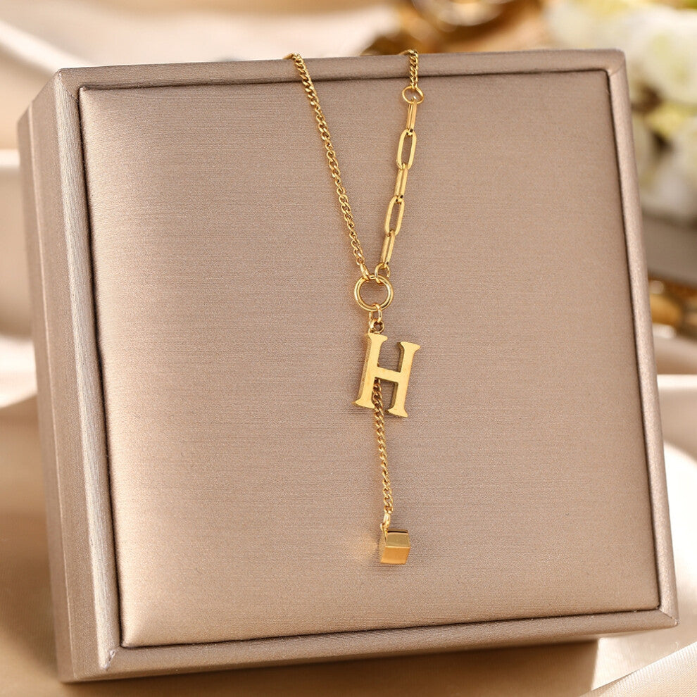 (E) A full-body titanium steel necklace, a fashionable and personalized 18K gold electroplated collarbone chain accessory for women