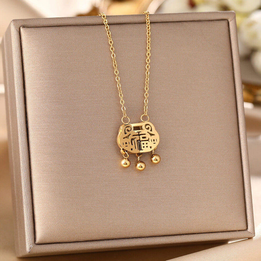 (J) A full-body titanium steel necklace, a fashionable and personalized 18K gold electroplated collarbone chain accessory for women