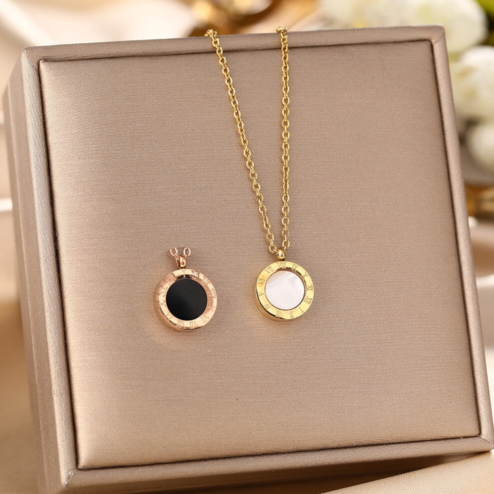 (L) A full-body titanium steel necklace, a fashionable and personalized 18K gold electroplated collarbone chain accessory for women