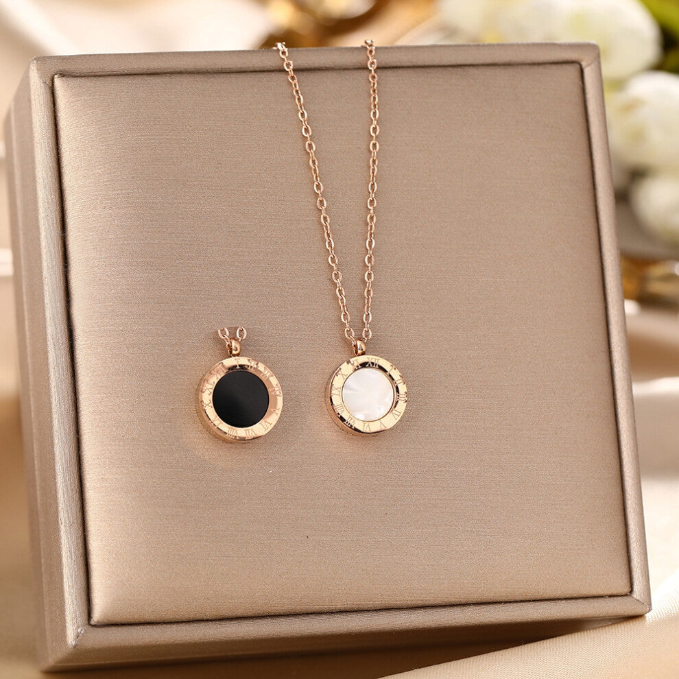 (M) A full-body titanium steel necklace, a fashionable and personalized 18K gold electroplated collarbone chain accessory for women