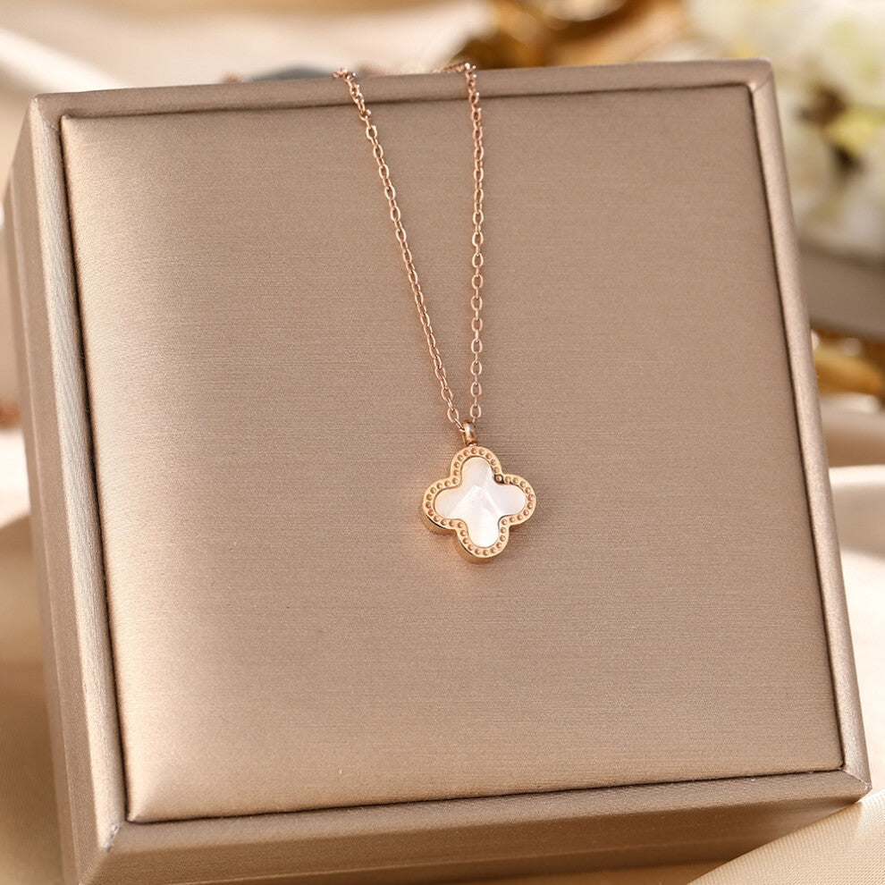 (P) A full-body titanium steel necklace, a fashionable and personalized 18K gold electroplated collarbone chain accessory for women