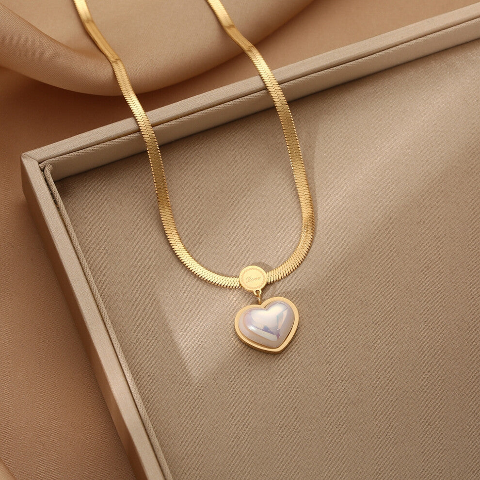 (R) A full-body titanium steel necklace, a fashionable and personalized 18K gold electroplated collarbone chain accessory for women