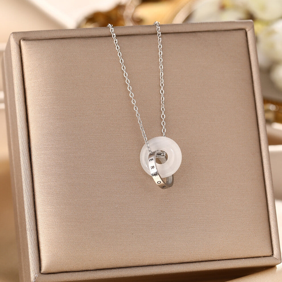 (Z) A full-body titanium steel necklace, a fashionable and personalized 18K gold electroplated collarbone chain accessory for women