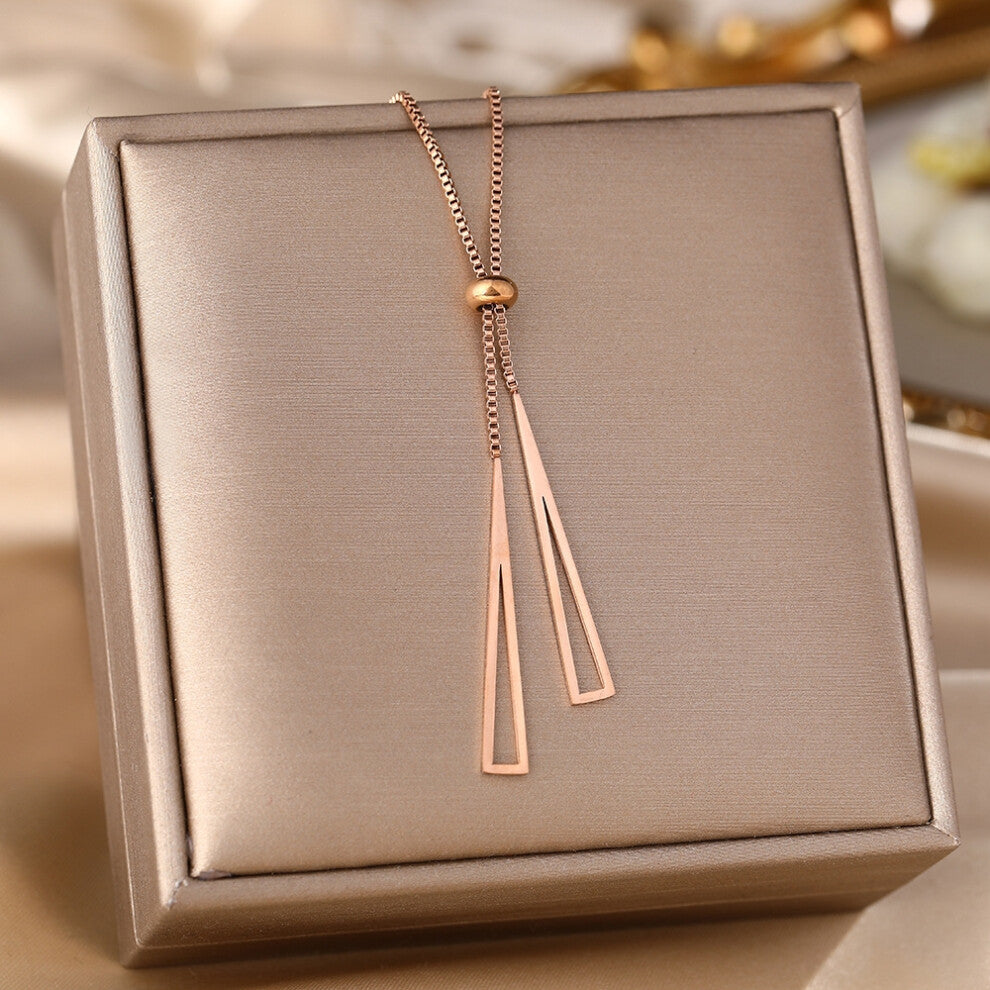 (KK) A full-body titanium steel necklace, a fashionable and personalized 18K gold electroplated collarbone chain accessory for women