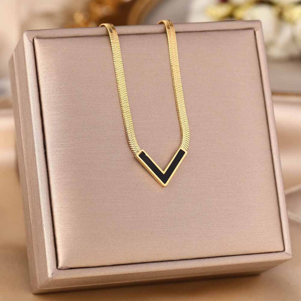 (PP) A full-body titanium steel necklace, a fashionable and personalized 18K gold electroplated collarbone chain accessory for women