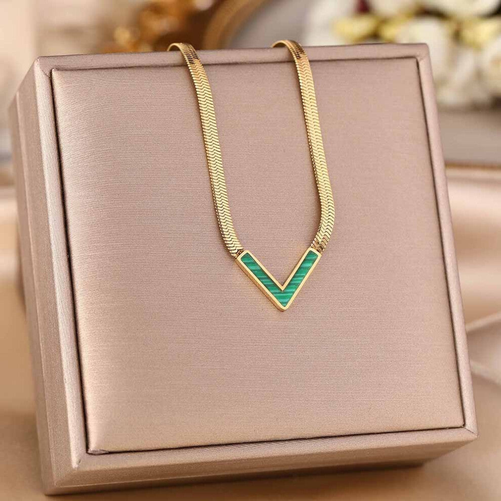(QQ) A full-body titanium steel necklace, a fashionable and personalized 18K gold electroplated collarbone chain accessory for women