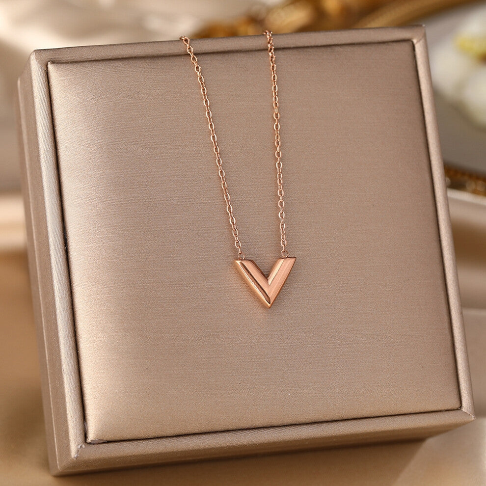 (XX) A full-body titanium steel necklace, a fashionable and personalized 18K gold electroplated collarbone chain accessory for women